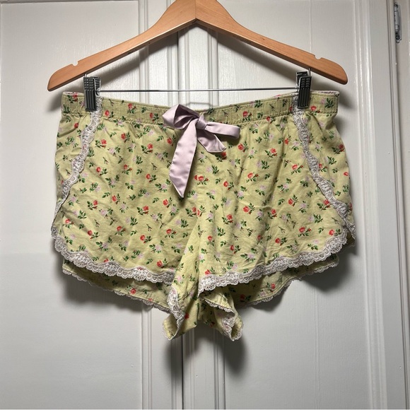 Victoria's Secret PJ Pajama Shorts Flora Yellow Pink Cute Dainty Summer Hot Fun - Picture 1 of 4